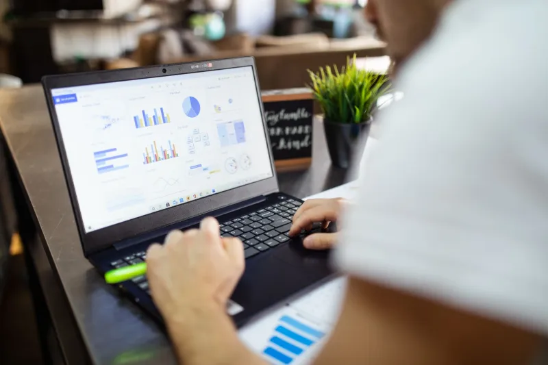 Feast, Famine, Repeat: How to Stop Letting Freelance Slow Seasons Wreck Your Finances